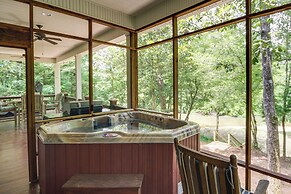 Waterfront Loranger Cottage: Hot Tub, Deck & Grill