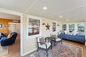 Delavan Retreat w/ Patio on Turtle Lake!