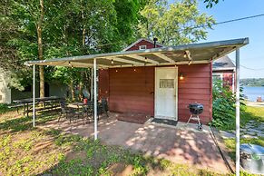 Delavan Retreat w/ Patio on Turtle Lake!