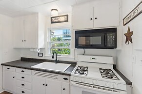 Delavan Retreat w/ Patio on Turtle Lake!