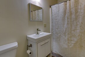 Cozy Bainbridge Retreat w/ Fireplace + Deck!
