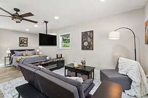 Hickory Hideaway: Pet-friendly Haven w/ Fire Pit!