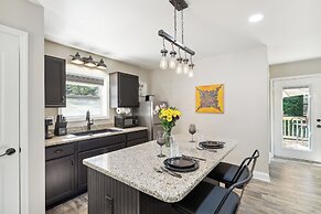 Hickory Hideaway: Pet-friendly Haven w/ Fire Pit!
