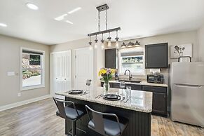 Hickory Hideaway: Pet-friendly Haven w/ Fire Pit!