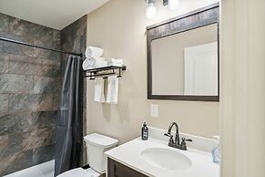 Hickory Hideaway: Pet-friendly Haven w/ Fire Pit!