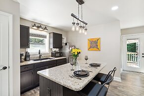 Hickory Hideaway: Patio Paradise w/ Community Pool