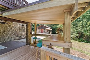 Hickory Hideaway: Pet-friendly Haven w/ Fire Pit!