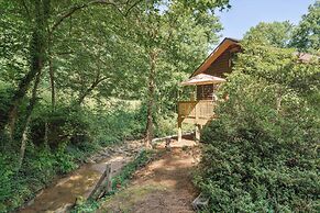 Hickory Hideaway: Pet-friendly Haven w/ Fire Pit!