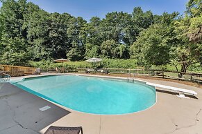 Hickory Hideaway: Pet-friendly Haven w/ Fire Pit!