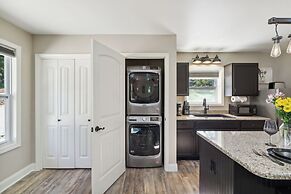 Hickory Hideaway: Pet-friendly Haven w/ Fire Pit!
