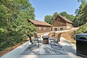 Hickory Hideaway: Pet-friendly Haven w/ Fire Pit!