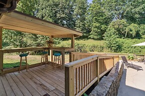 Hickory Hideaway: Pet-friendly Haven w/ Fire Pit!