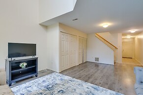 Owings Mills Townhouse: 8 Mi to Liberty Reservoir!