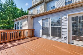 Owings Mills Townhouse: 8 Mi to Liberty Reservoir!