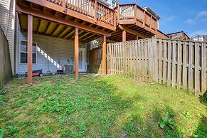 Owings Mills Townhouse: 8 Mi to Liberty Reservoir!