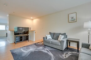 Owings Mills Townhouse: 8 Mi to Liberty Reservoir!