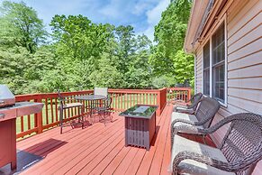 Chatham Getaway w/ Fireplace, Deck & Gas Grill!