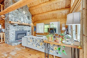 Alexandria Cabin w/ Patio, Grill & Deck