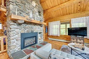 Alexandria Cabin w/ Patio, Grill & Deck