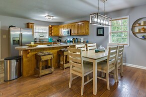 Searcy Vacation Rental w/ Deck & Water Views!