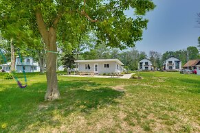 Cozy Beachfront Cottage on Lake Ontario!