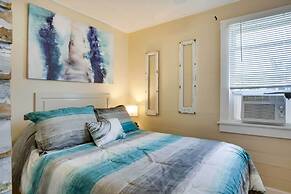 Golden Meadow Getaway: Patio, Grill, and Kayaks!