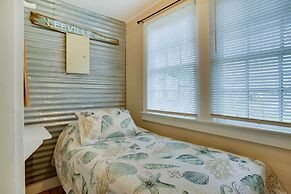 Golden Meadow Getaway: Patio, Grill, and Kayaks!