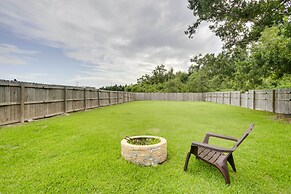 Golden Meadow Getaway: Patio, Grill, and Kayaks!