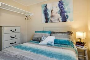 Golden Meadow Getaway: Patio, Grill, and Kayaks!