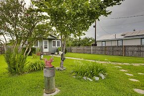 Golden Meadow Getaway: Patio, Grill, and Kayaks!