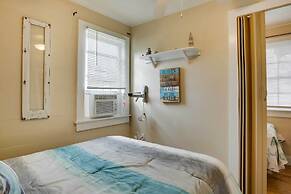 Golden Meadow Getaway: Patio, Grill, and Kayaks!