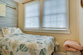 Golden Meadow Getaway: Patio, Grill, and Kayaks!