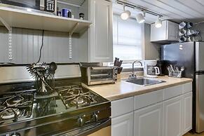 Golden Meadow Getaway: Patio, Grill, and Kayaks!