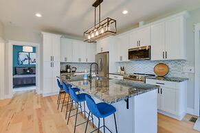 Spacious Lake Ontario Getaway: Steps to Beach!