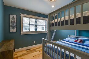 Spacious Lake Ontario Getaway: Steps to Beach!