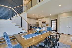 Spacious Lake Ontario Getaway: Steps to Beach!