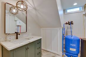 Spacious Lake Ontario Getaway: Steps to Beach!