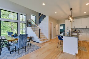 Spacious Lake Ontario Getaway: Steps to Beach!