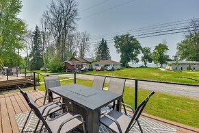 Spacious Lake Ontario Getaway: Steps to Beach!
