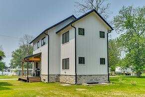 Spacious Lake Ontario Getaway: Steps to Beach!