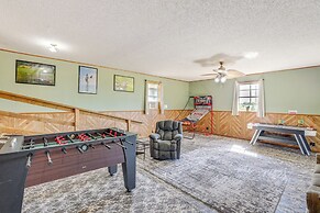 9 Mi to Grove: Home w/ Fire Pit in Southwest City