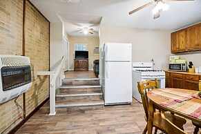 Charming Pocahontas Escape Near Historic Downtown!