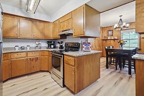 Utica Vacation Home ~ 12 Mi to Denison University!