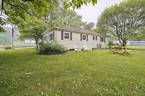 Utica Vacation Home ~ 12 Mi to Denison University!