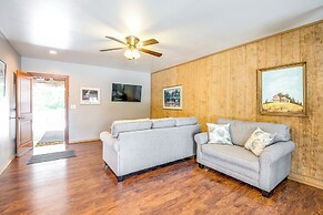 Murphysboro Retreat w/ Deck Near Kinkaid Lake!