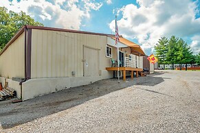 Murphysboro Retreat w/ Deck Near Kinkaid Lake!