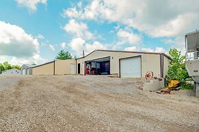 Murphysboro Retreat w/ Deck Near Kinkaid Lake!