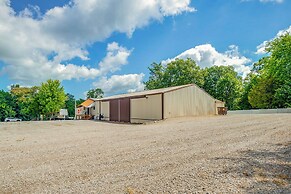 Murphysboro Retreat w/ Deck Near Kinkaid Lake!