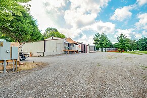 Murphysboro Retreat w/ Deck Near Kinkaid Lake!