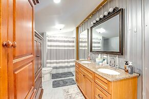 Murphysboro Retreat w/ Deck Near Kinkaid Lake!